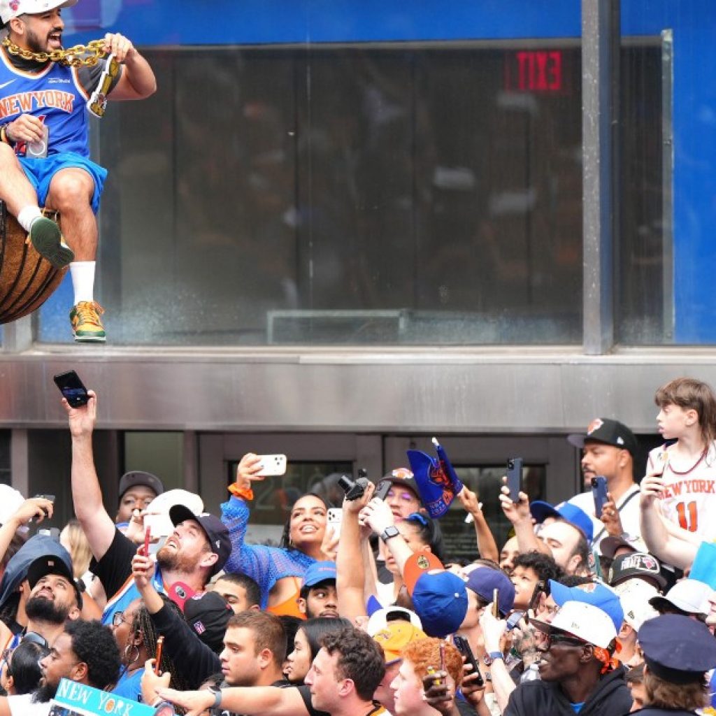 We didn’t get to the Knicks parade, but this father already
got a better celebration