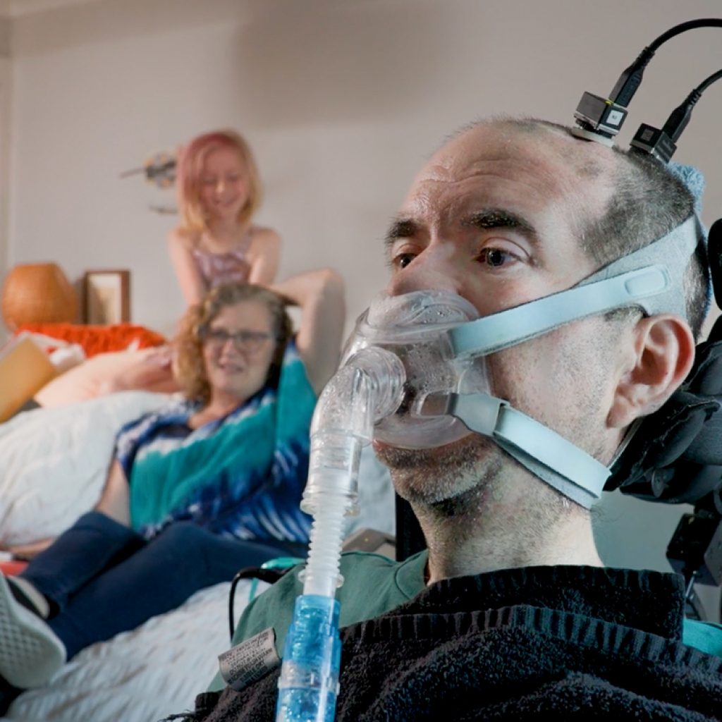 Unprecedented brain implant allows paralyzed man to completely control his computer and “speak” independently