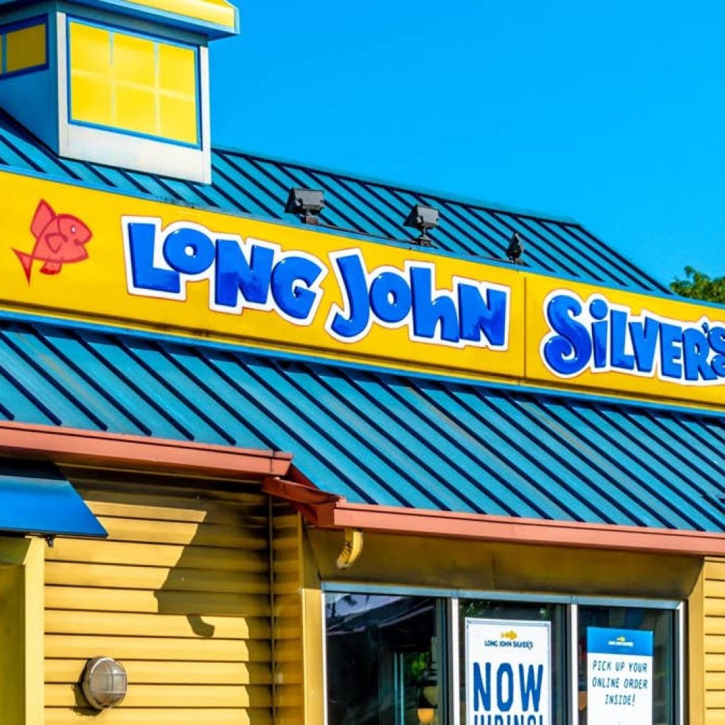 After closing 1,000 restaurants, seafood chain sees clear sailing