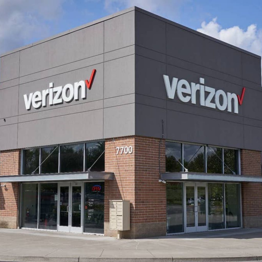 Verizon adds new offer that removes 2 major fees for customers