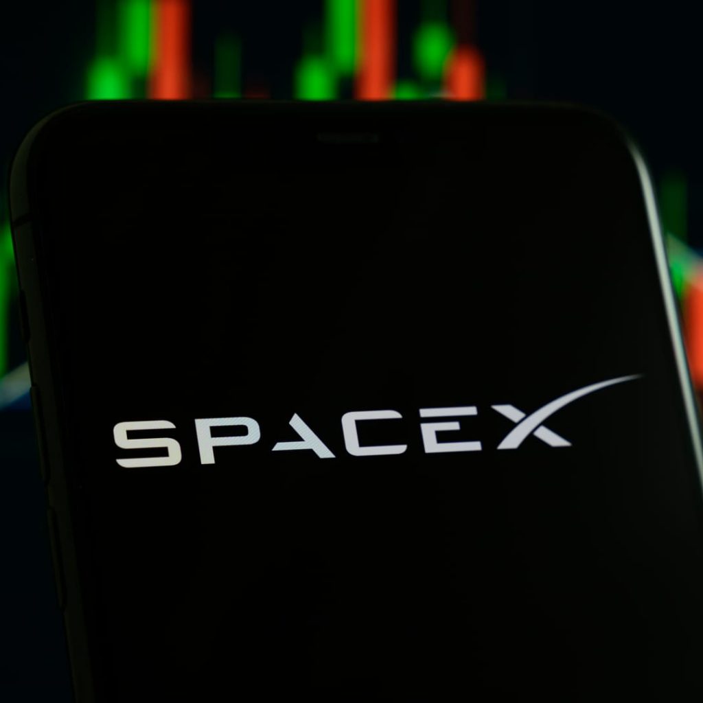 SpaceX ends its losing streak, oil prices jump, the Fed’s AI
red flags and more in Morning Squawk