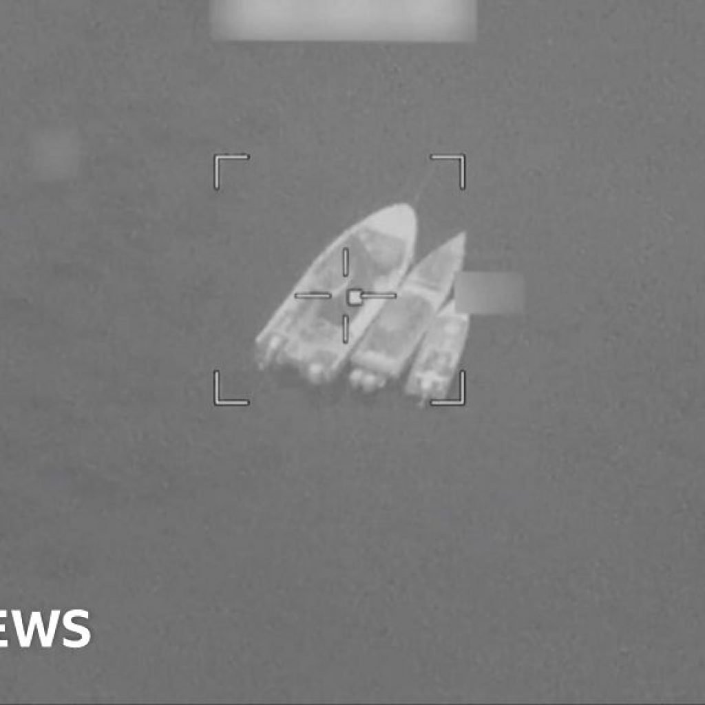 US strikes target Iranian military boats