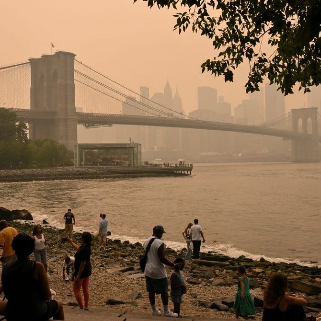 What Cities From Chicago to Washington, DC, Look Like Under
a Blanket of Wildfire Smoke