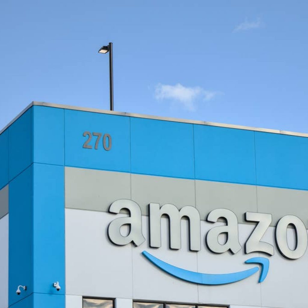 Amazon’s genius $150 carry-on closet prevents messy hotel rooms