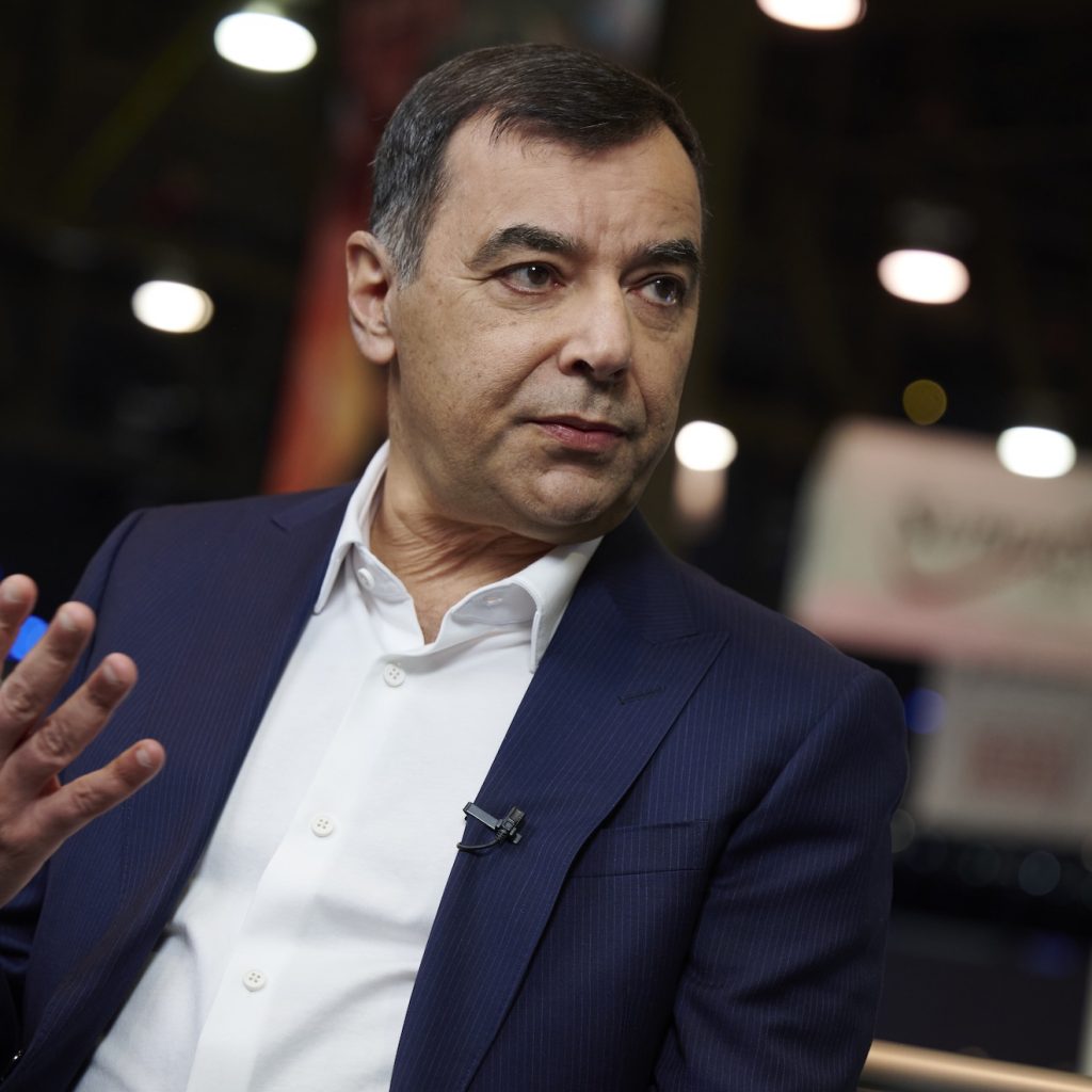Mobileye CEO Amnon Shashua to step aside as company pushes
into robotaxis, robotics
