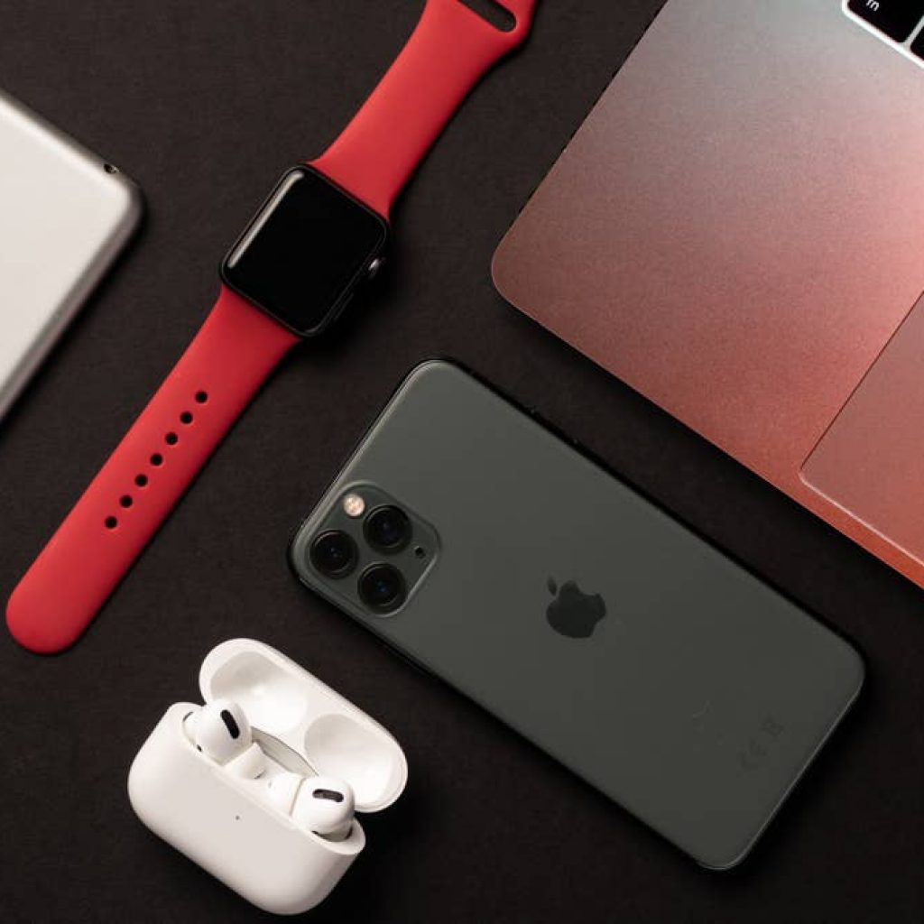 Apple rewrites how Americans pay for iPhones