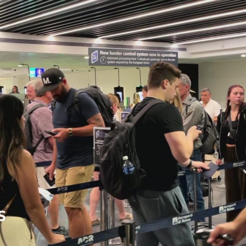 New EU border system tripling time at passport control,
airport boss says