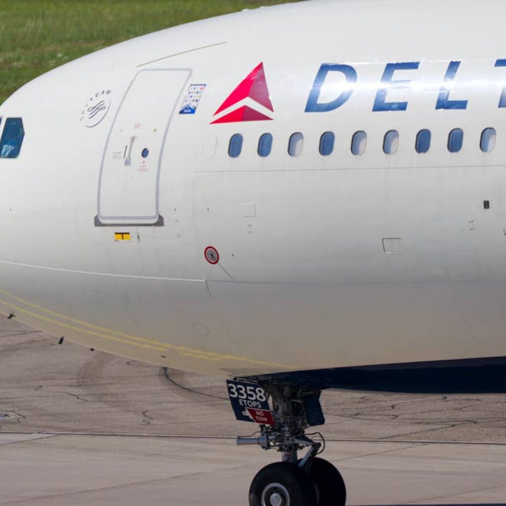Raymond James makes surprising call on Delta Air Lines