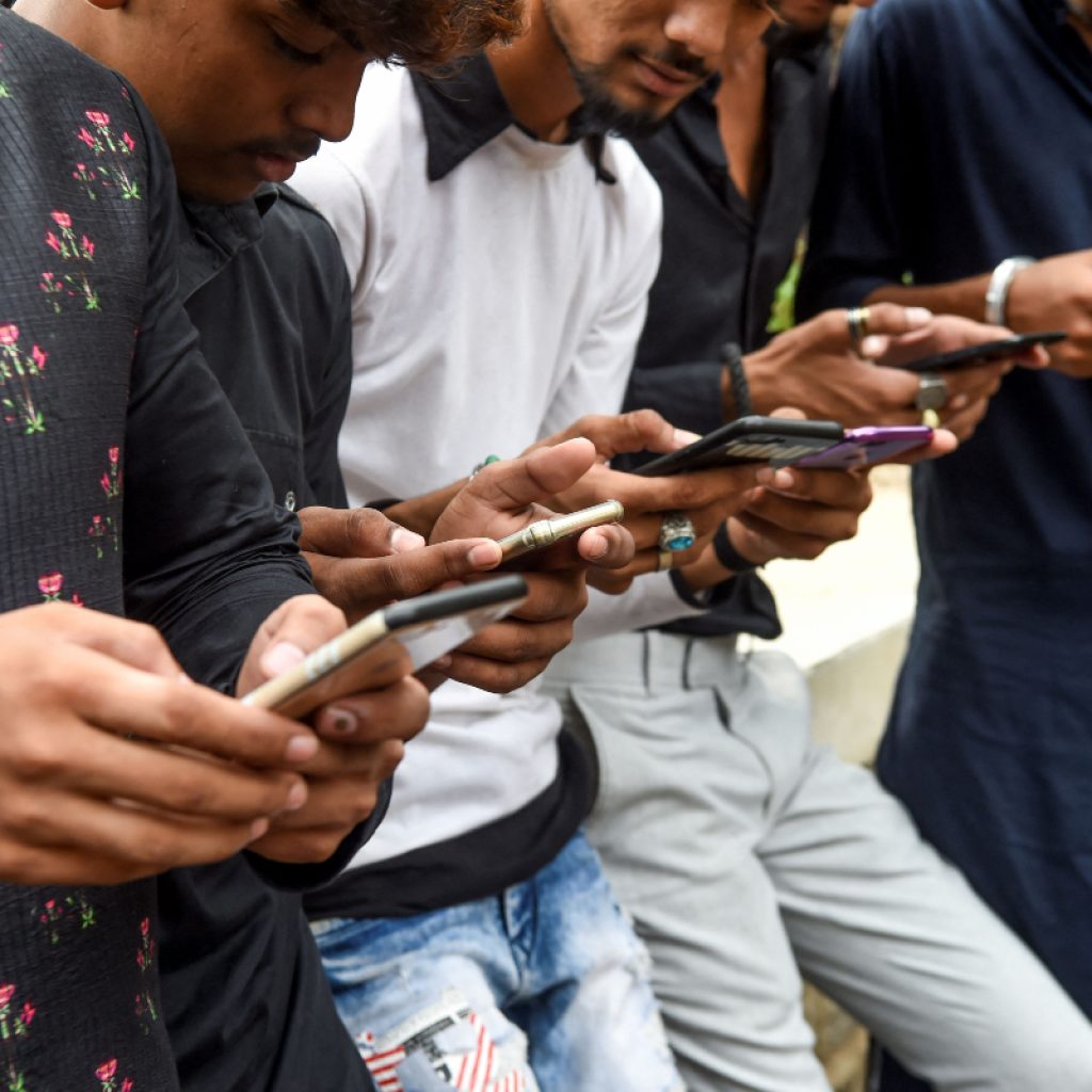 India is starting to pay for apps, not just download
them
