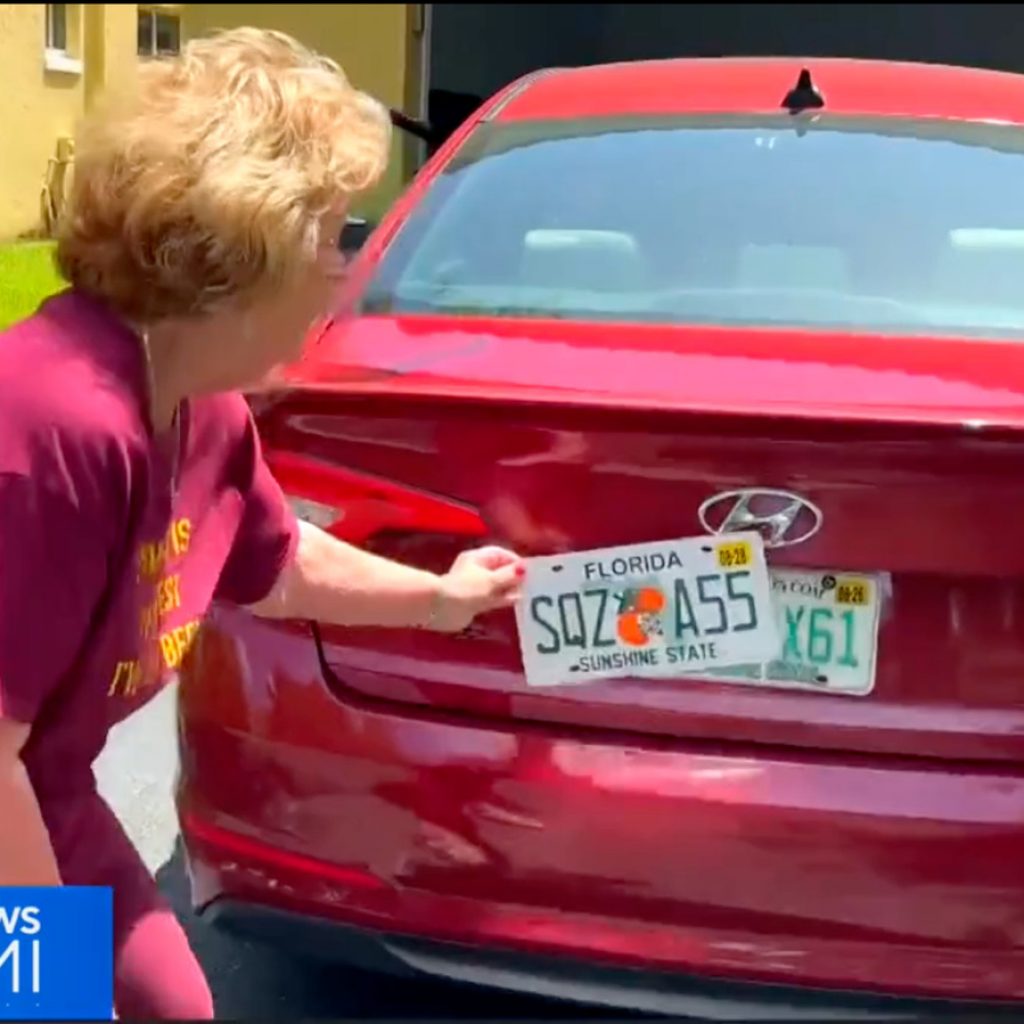 Ungrateful Florida Woman Hates Her Hilarious State-Issued
Plate That Reads SQZ-A55