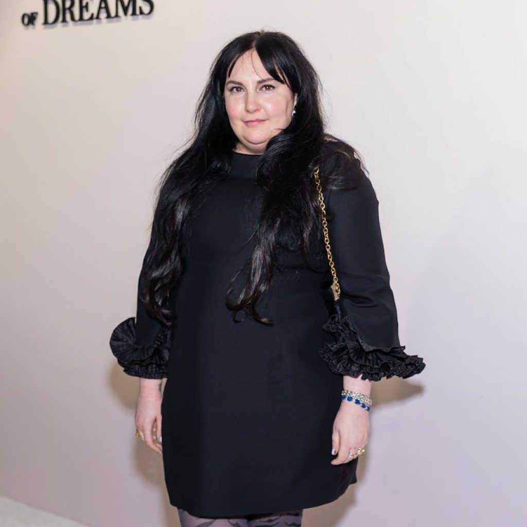 Lena Dunham Jokes About Taylor Swift Wedding Speech Rumors