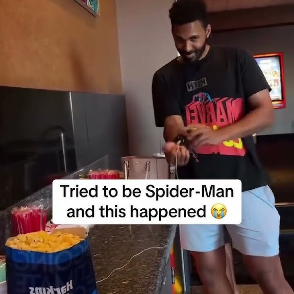 With great power… 🍿 (via @emily_a_johnson/IG,
_bigb_/IG)