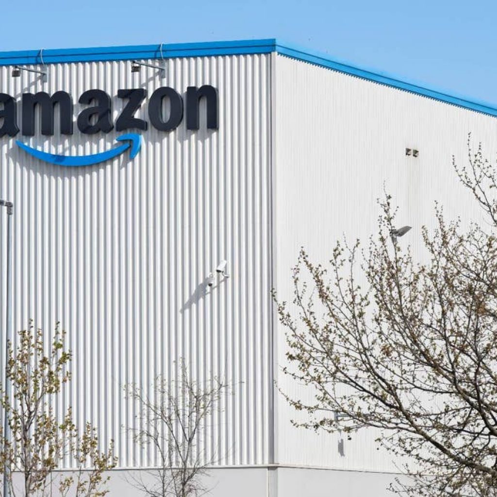 Amazon’s $30 hotel-quality comforter feels ‘like sleeping on a cloud’