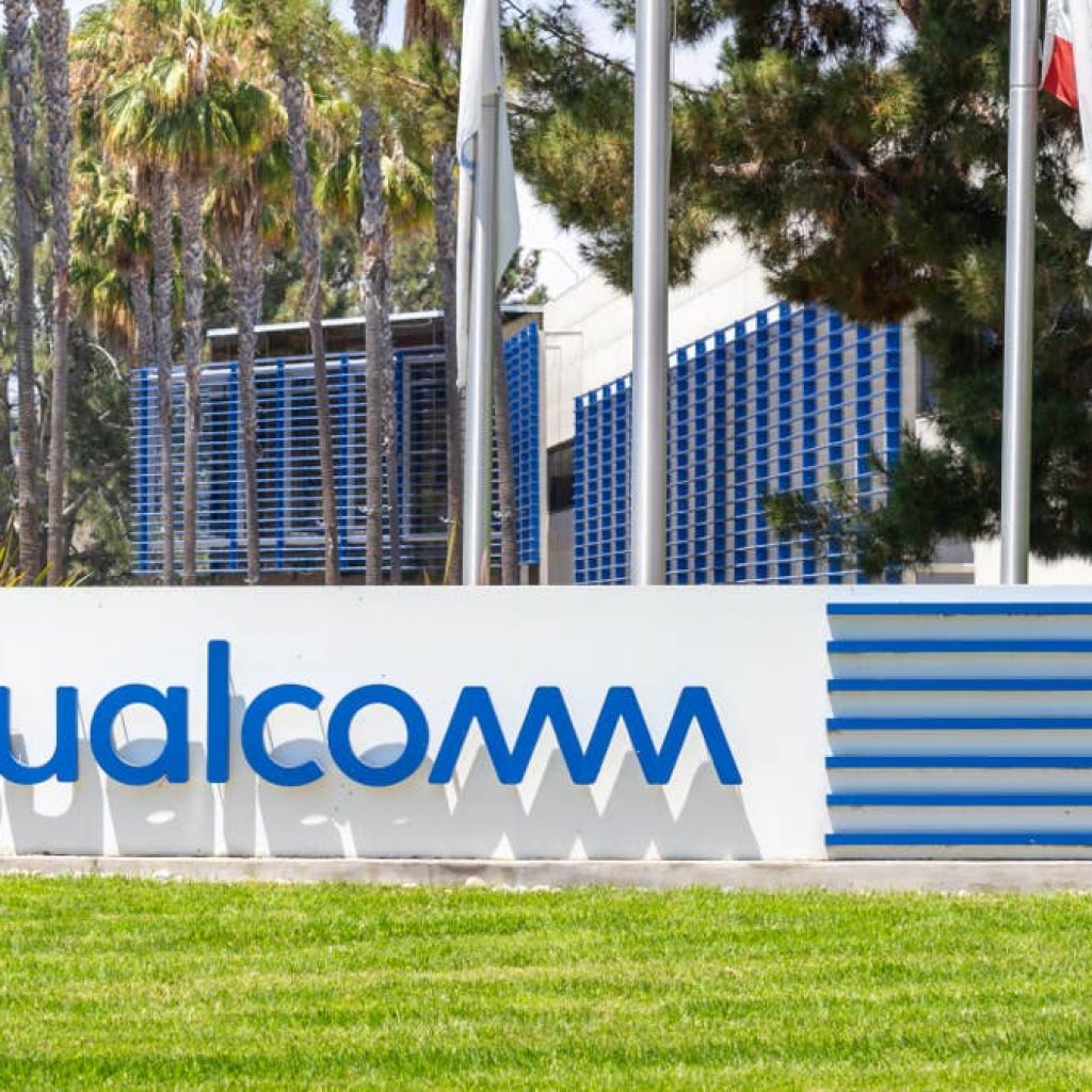 Qualcomm deepens ties with major Apple rival