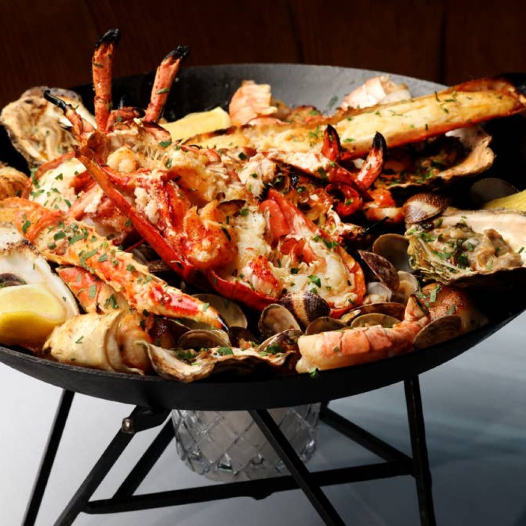 Iconic seafood chain files lawsuit after bankruptcy