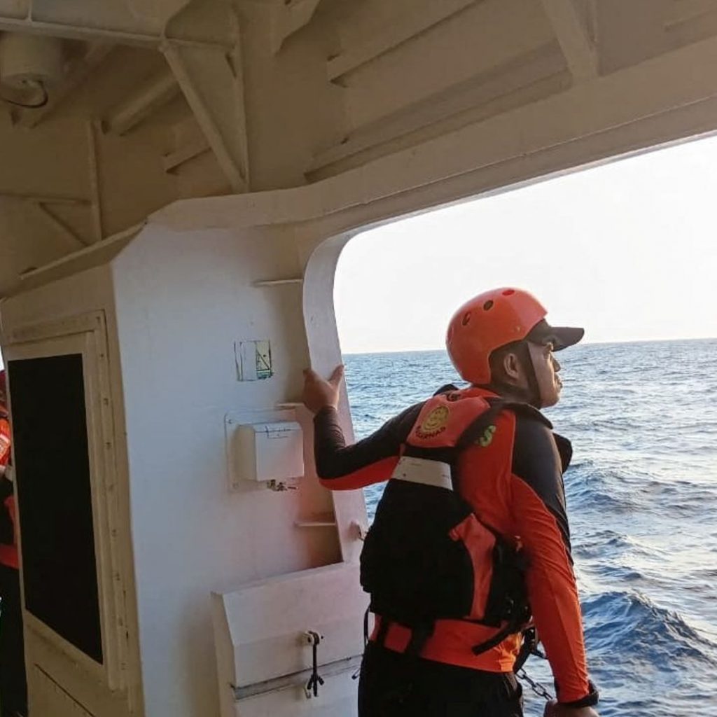 European tourists found alive after speedboat sinks in
Indonesia