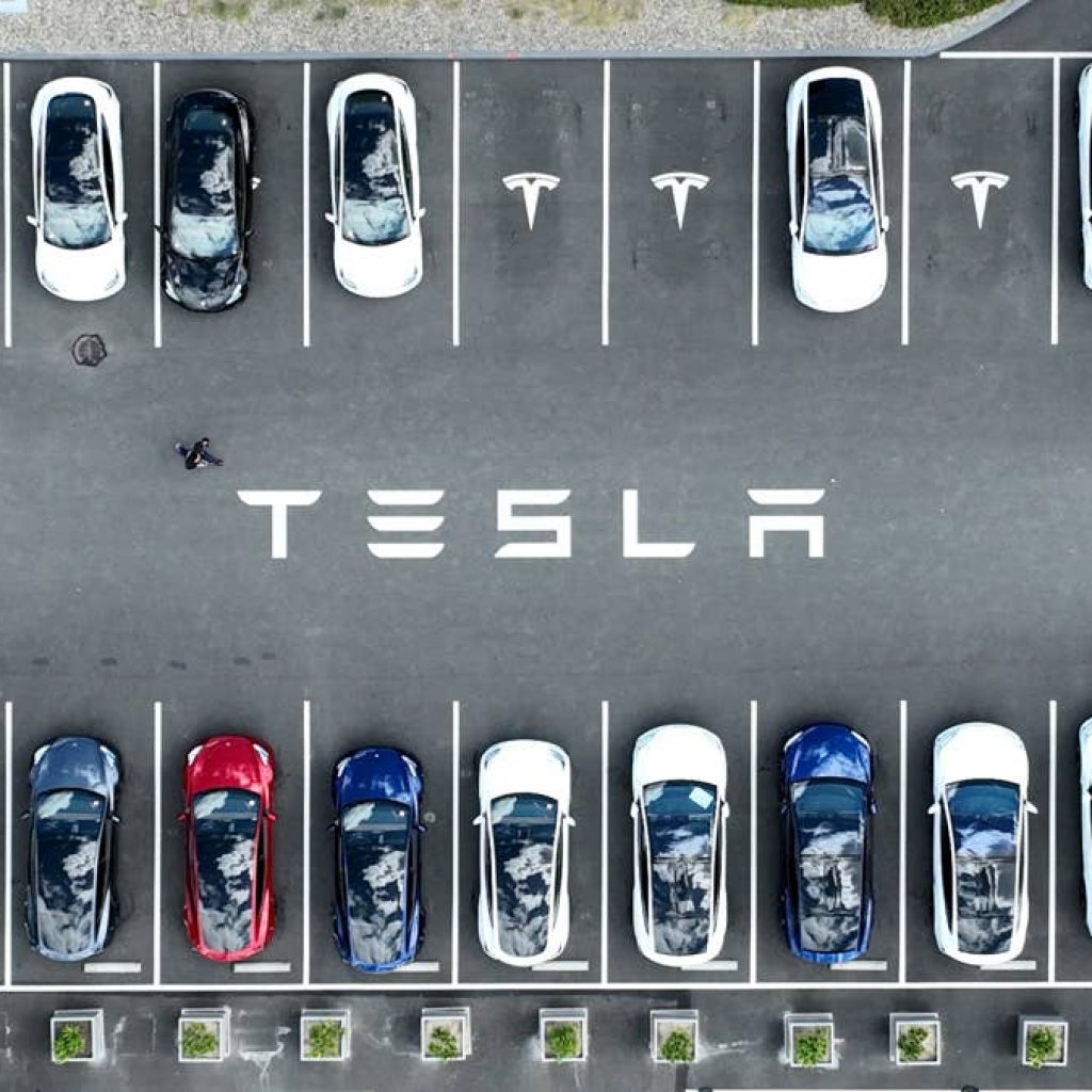 Tesla record revenue masks cash burn, $1B SpaceX swing