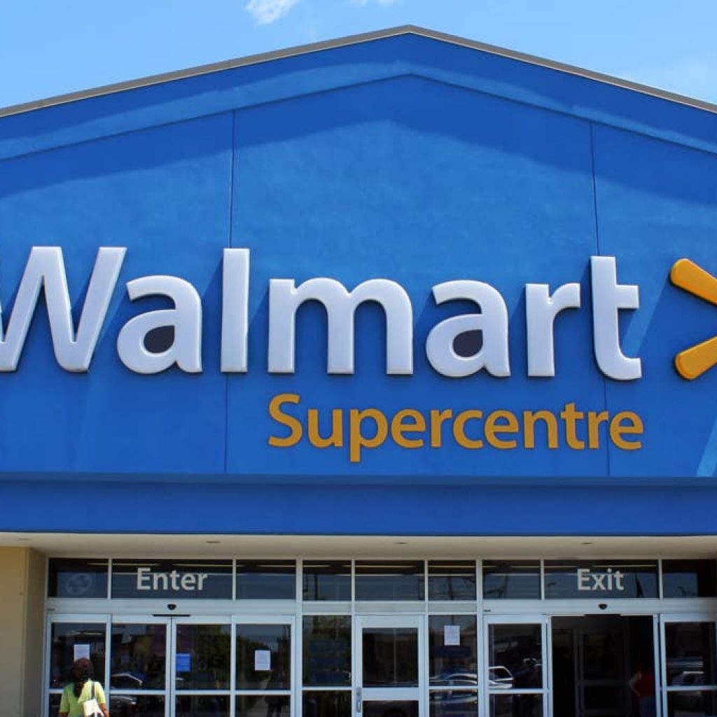 Walmart’s innovative outdoor seating set includes two chairs, a cooler, and an umbrella for $58