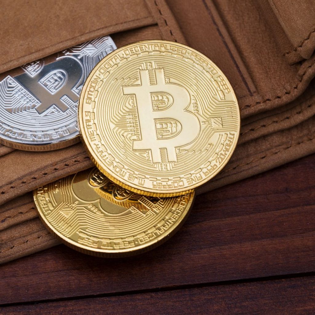 Bitcoin wallets untouched for 10 years moved $40 million.
Most avoided exchanges