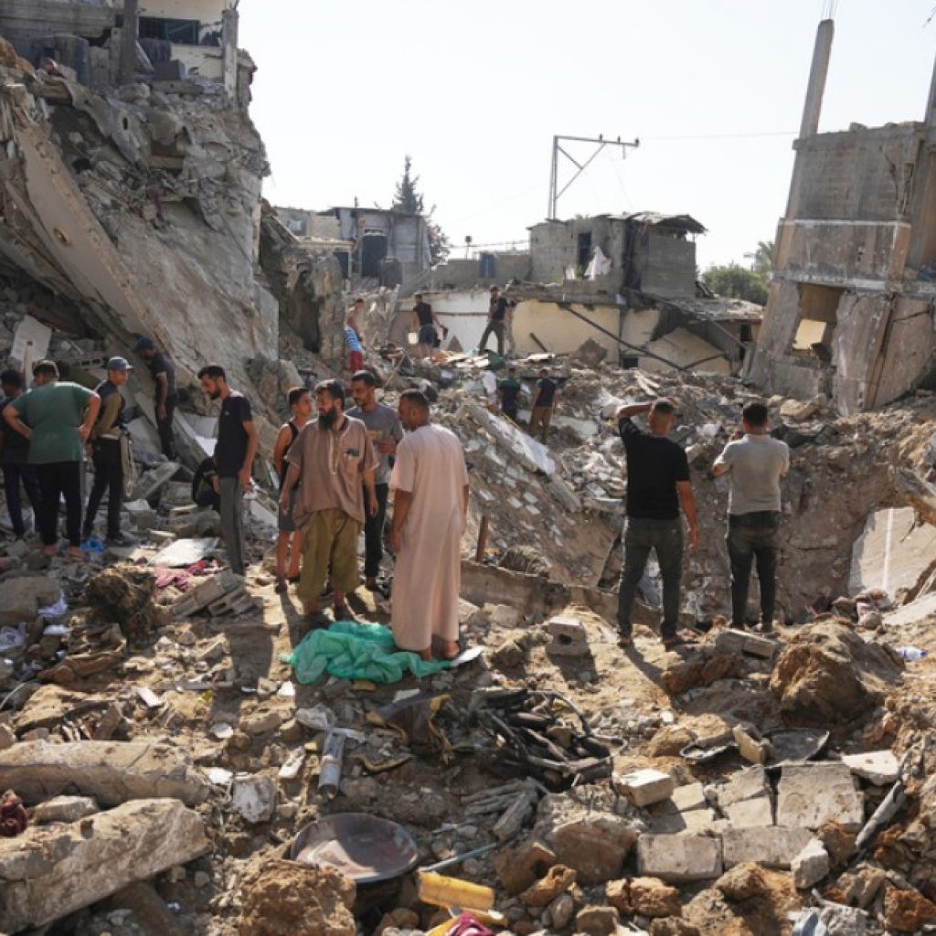 Over 100 ex-diplomats urge France, UK to sanction Israel
over Palestine