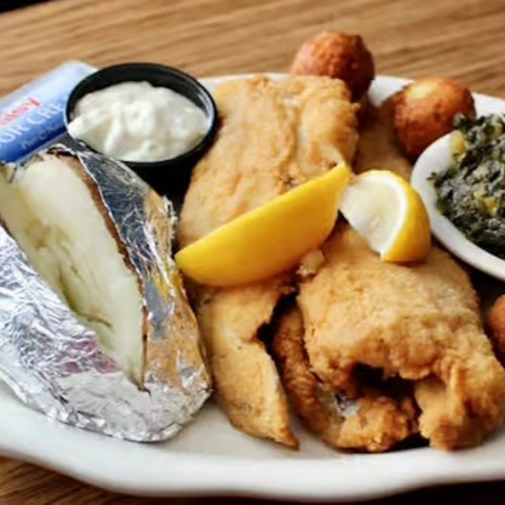 5 Restaurant Chains With the Best Fried Fish and Baked Beans, According to Diners