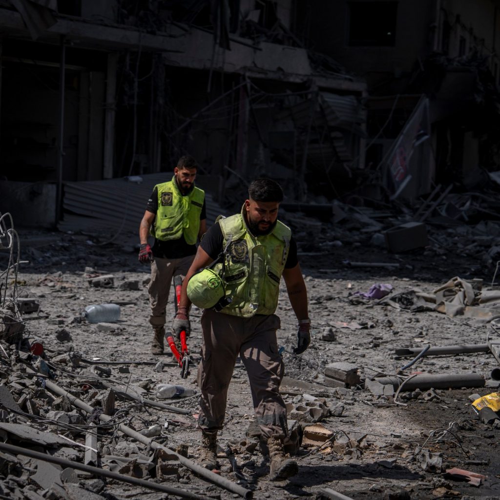 Israeli attacks wound eight in Lebanon despite Rome
talks