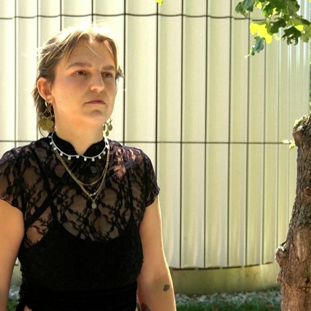 Vienna woman sues city for discrimination over toilet
fees