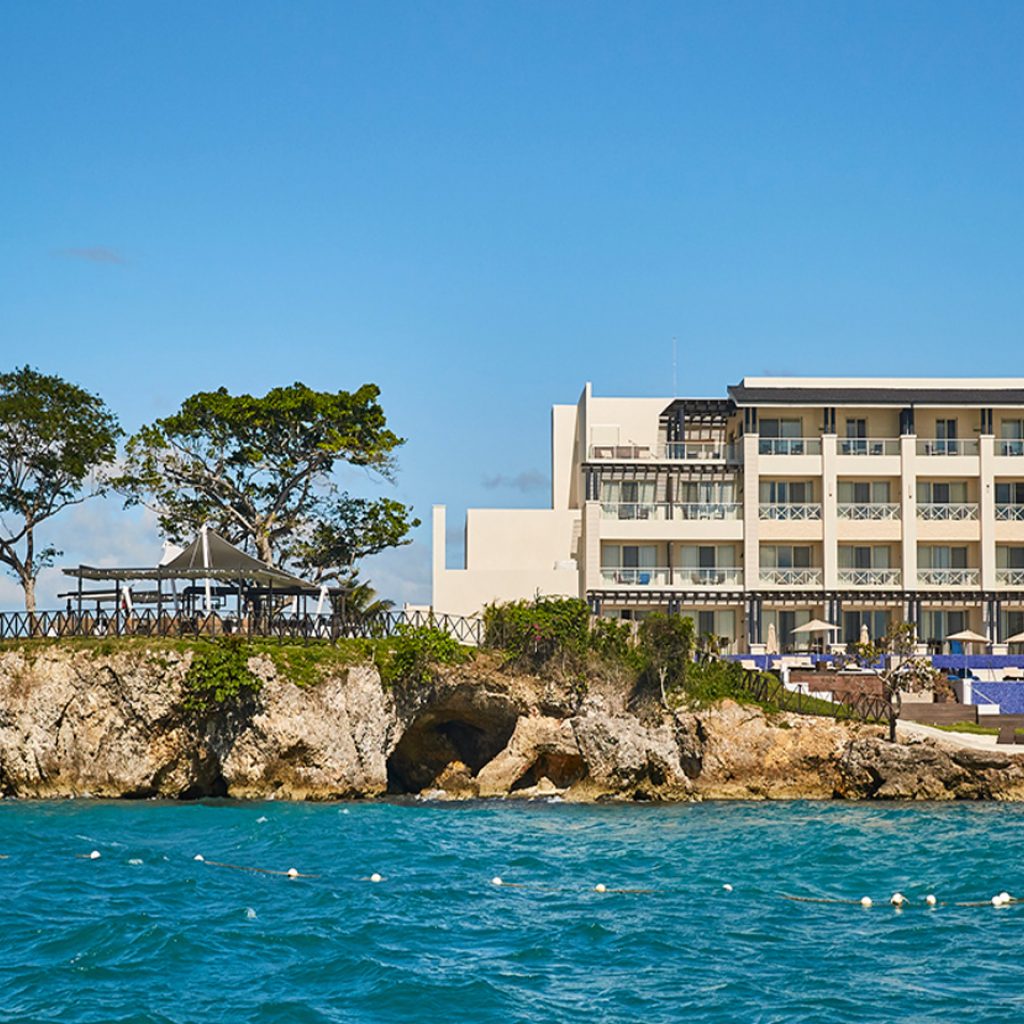 Marriott Has a Clothing-Optional All-Inclusive Resort in
Jamaica — And It Just Reopened
