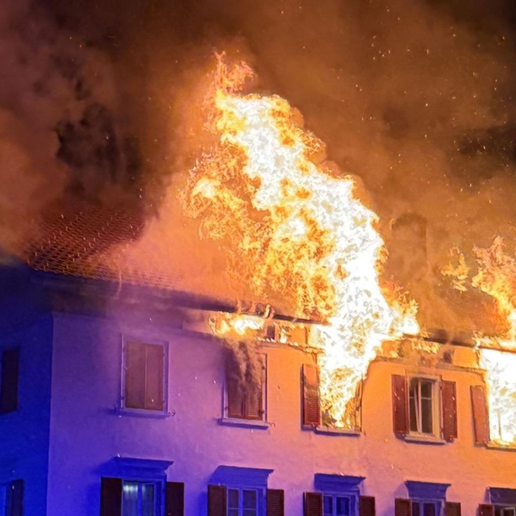 Five missing after fire ‘completely destroys’ restaurant
with apartments