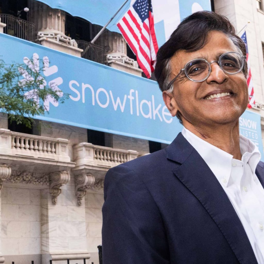 Snowflake spikes 22% on healthy results and AI coding
momentum