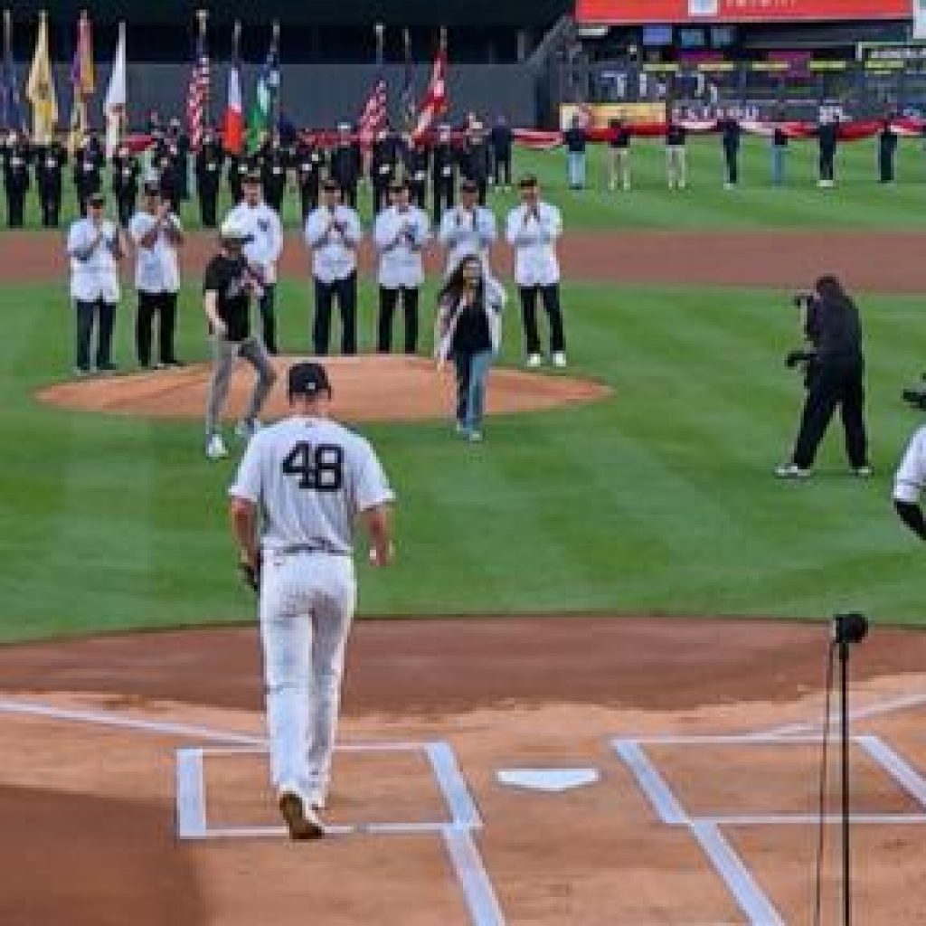 WATCH: Yankees, Mets honor 9/11 with ceremonial
first pitches