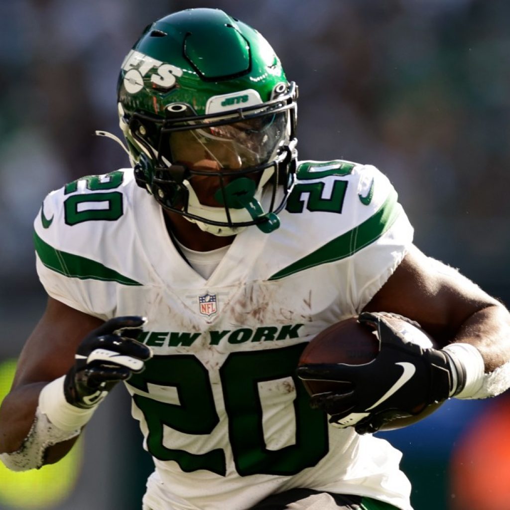Report: Jets RB Breece Hall considered week-to-week with
quad injury