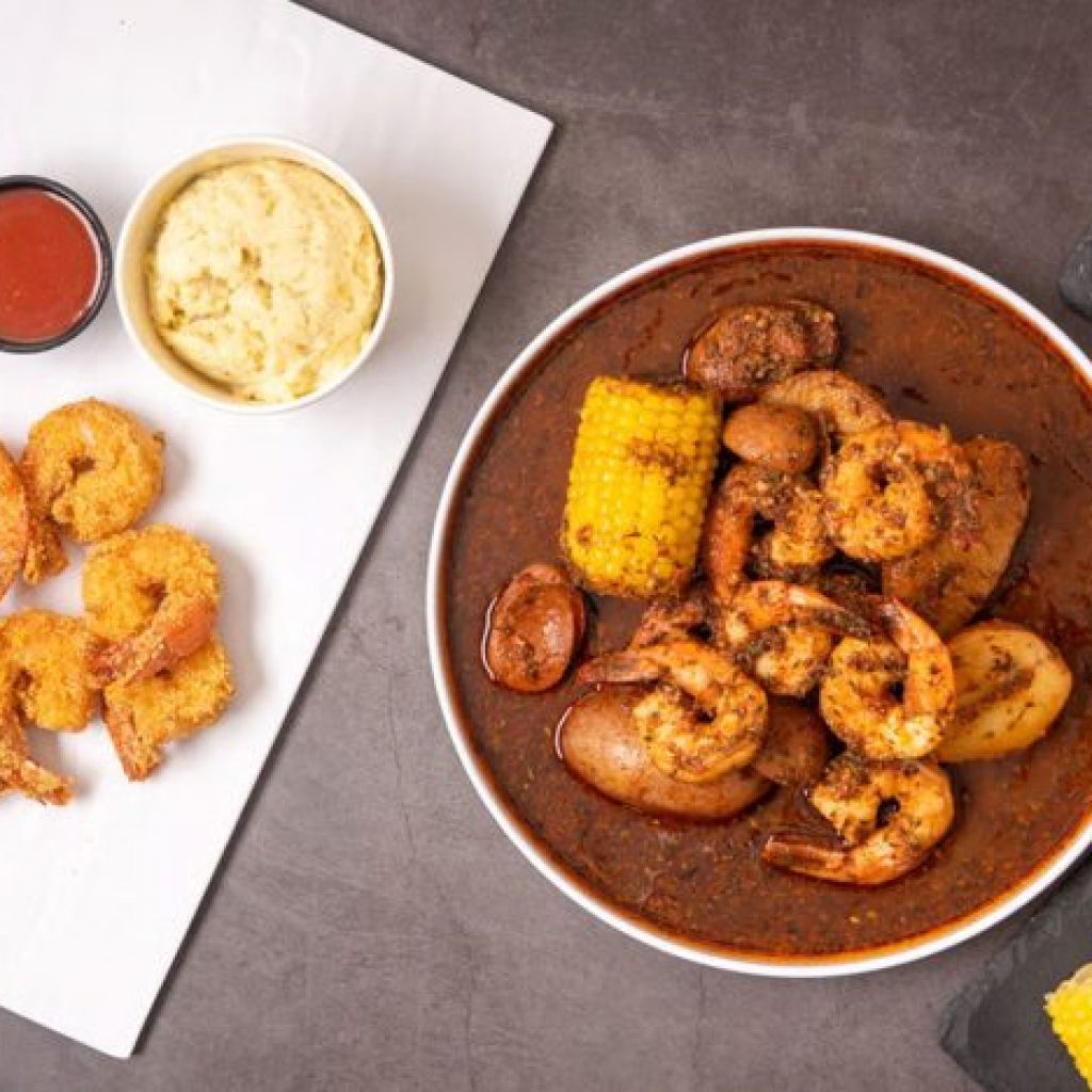 5 Restaurant Chains With the Best Fried Shrimp and Baked Beans, According to Diners
