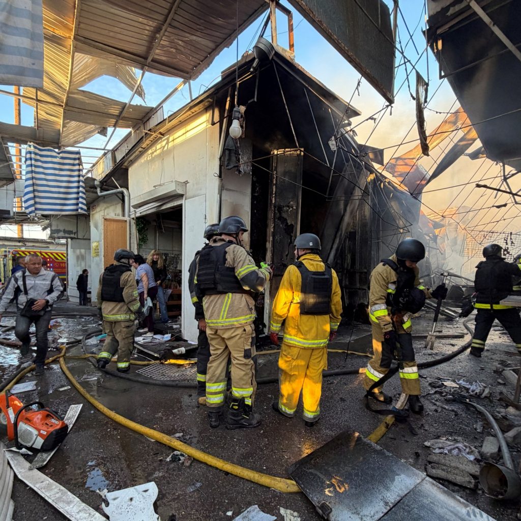 At least 10 people killed in Russian and Ukrainian
attacks