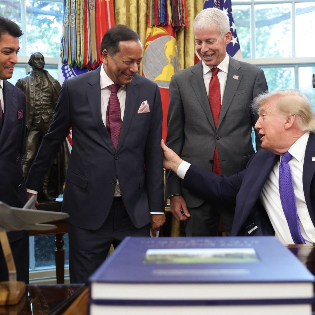 Indian firm building $15bn Trump-announced steel mill has
deep Russia ties