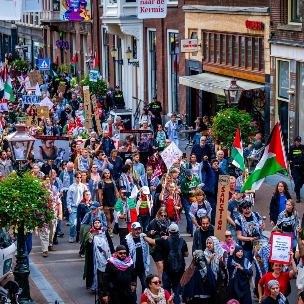 Israel revokes Dutch diplomats’ status over sanctions on
settlements