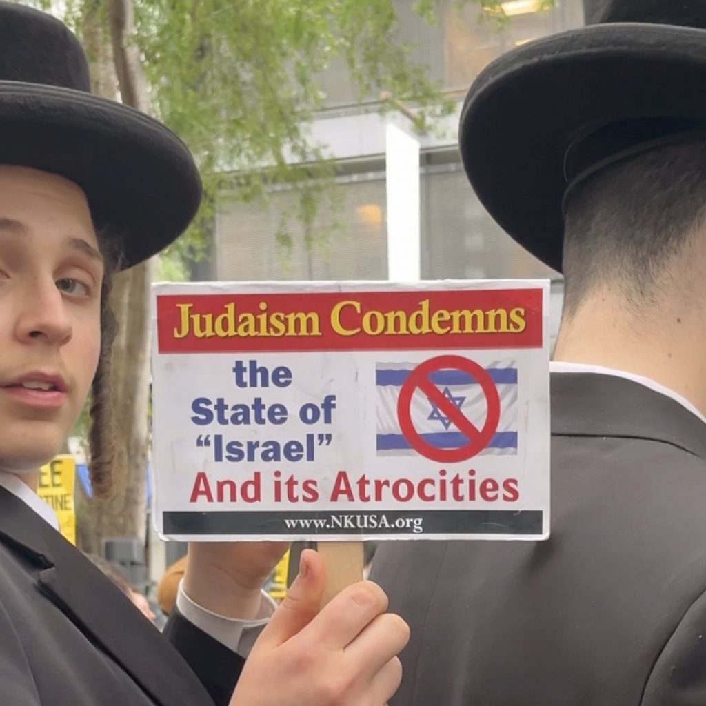Jewish protestors join Free Palestine march to denounce
Netanyahu