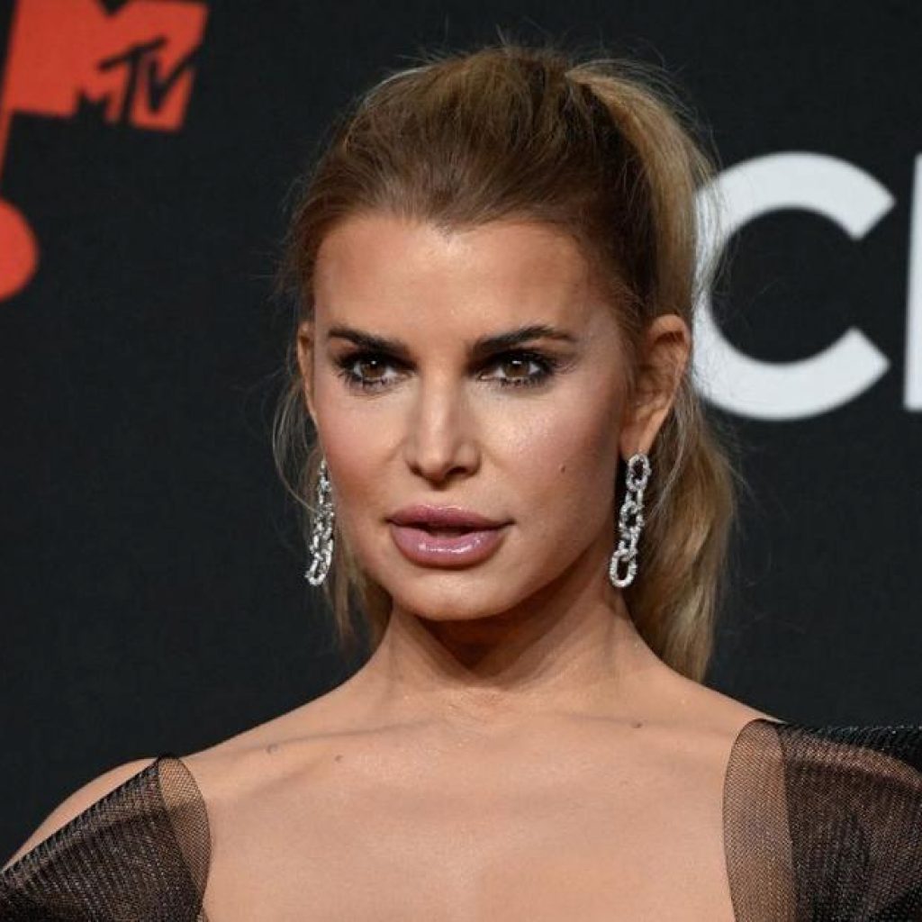 EXCLUSIVE: Jessica Simpson ‘Set to Lift Lid on Famous Exes
for Netflix’