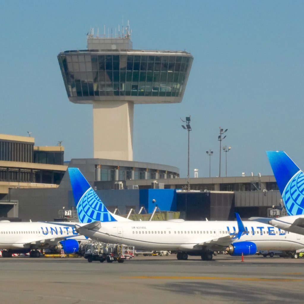 Cut Fiber Optic Cable Plunges New York City And Philadelphia
Airports Into Chaos