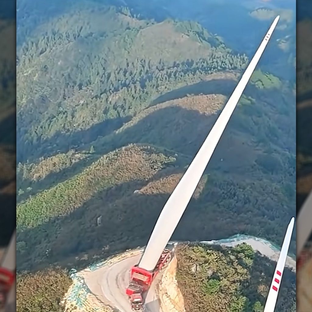 Truck Carrying 387-Foot Long Wind Turbine Blade Up A
Mountain Looks Like The Most Stressful Work Day Ever