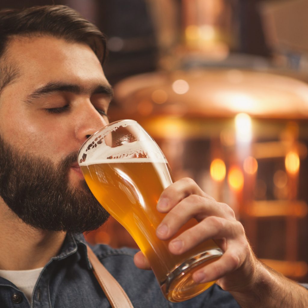 A moderate dose of beer reduces your willingness to help others in pain