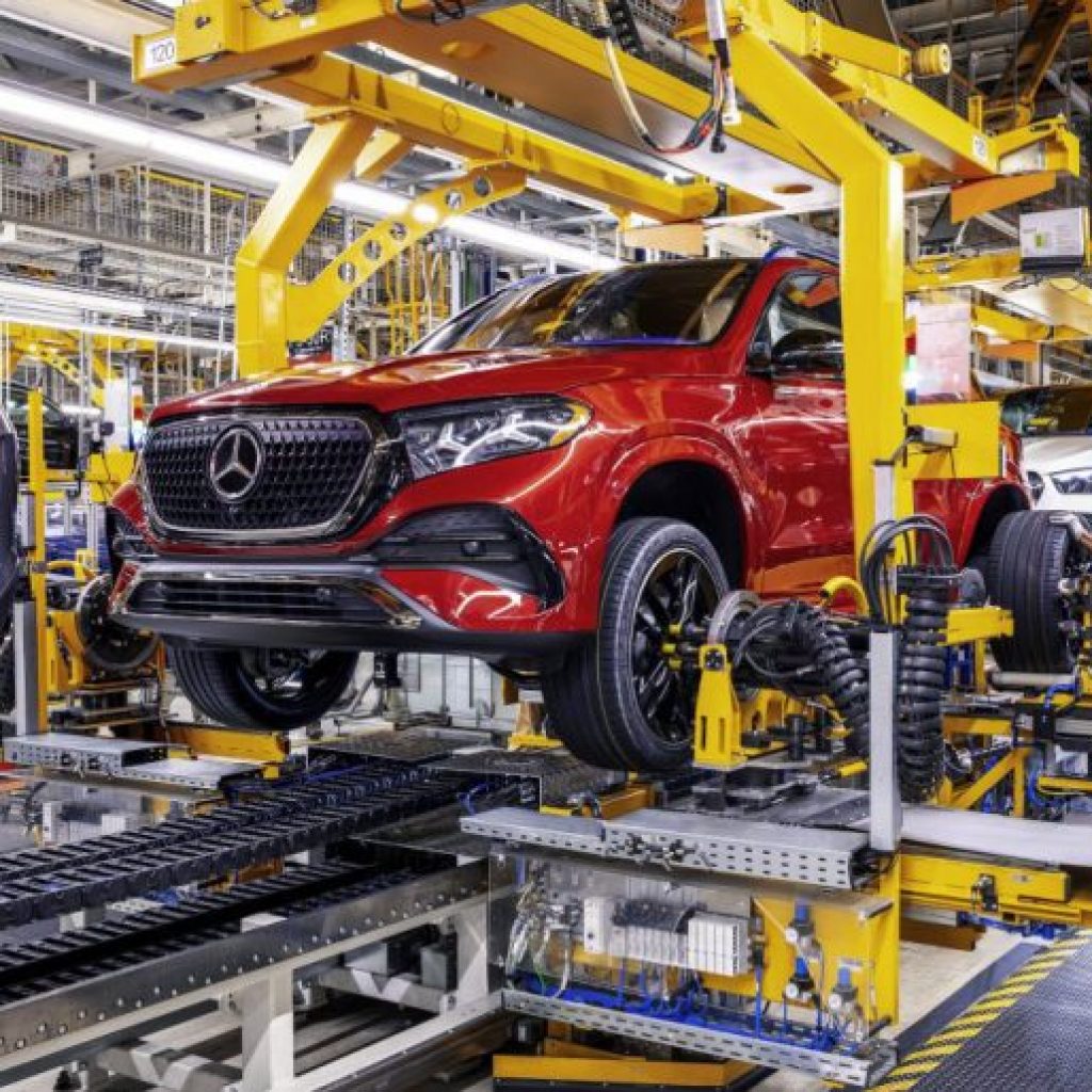 Mercedes-Benz Won’t Be Banned From U.S. Under Chinese
Vehicle Bill, Senator Says