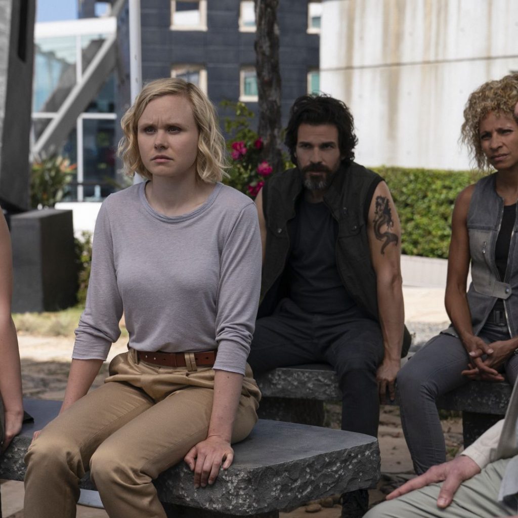 Star Trek: Picard’s Michelle Hurd Reveals “Survivor’s Guilt”
& What Showrunner Said About O.G. Cast Cut From Season
3