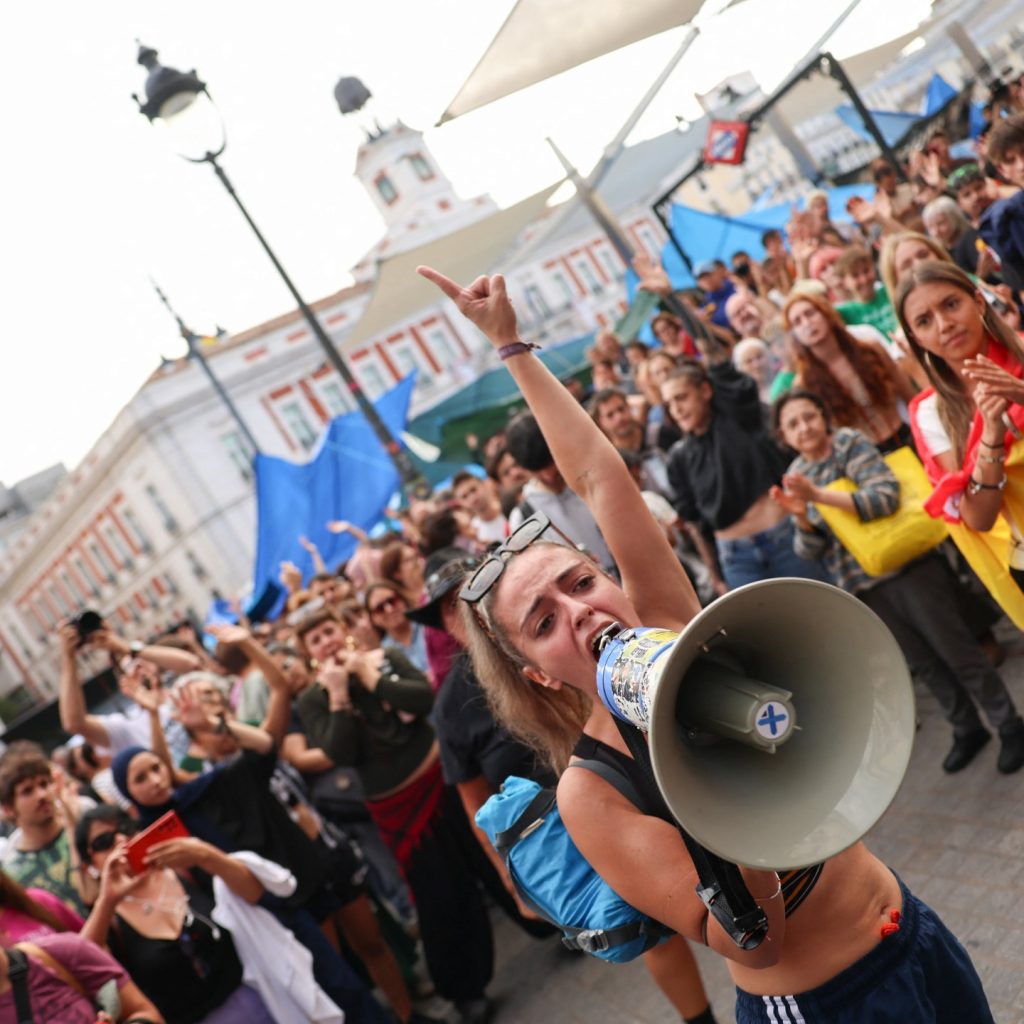 Spain protests: Evicted 87-year-old woman to return to
Madrid home