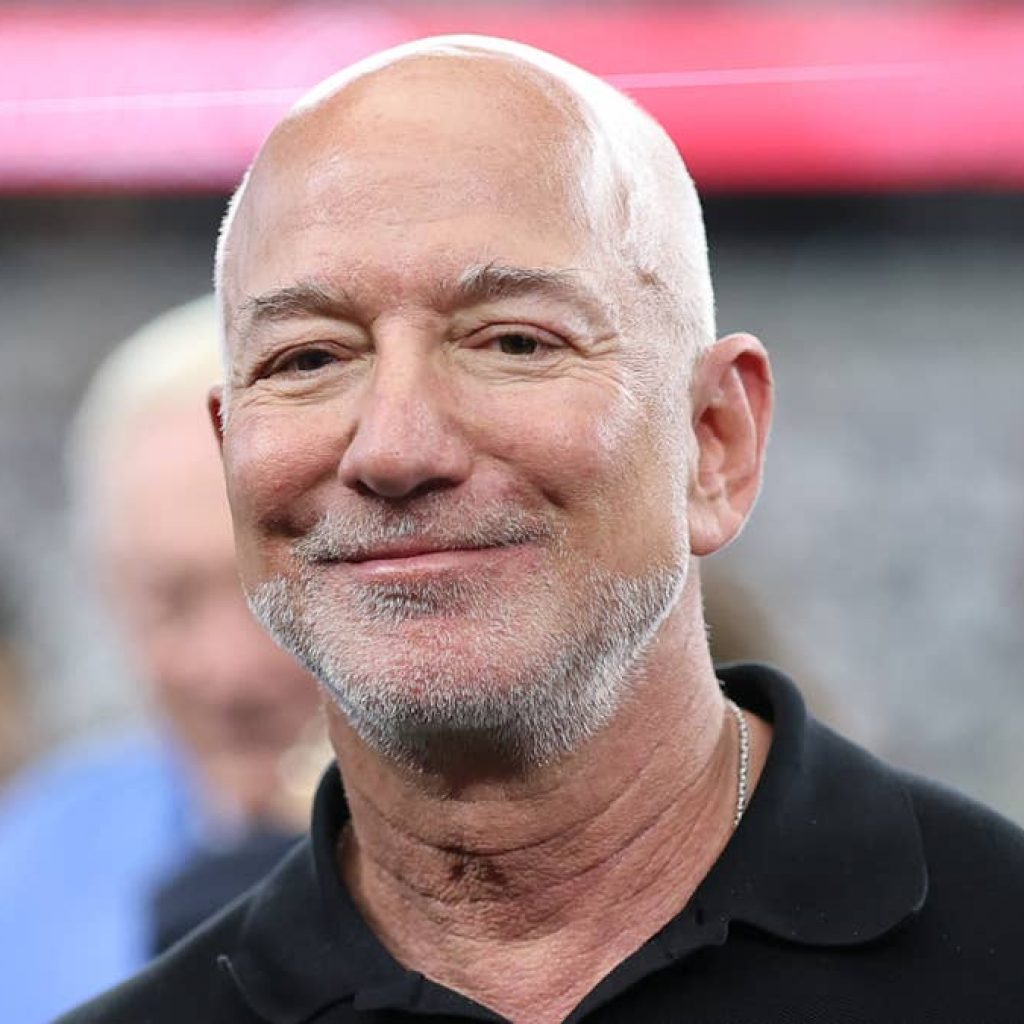 How much AMZN stock does Amazon’s founder Jeff Bezos actually own?