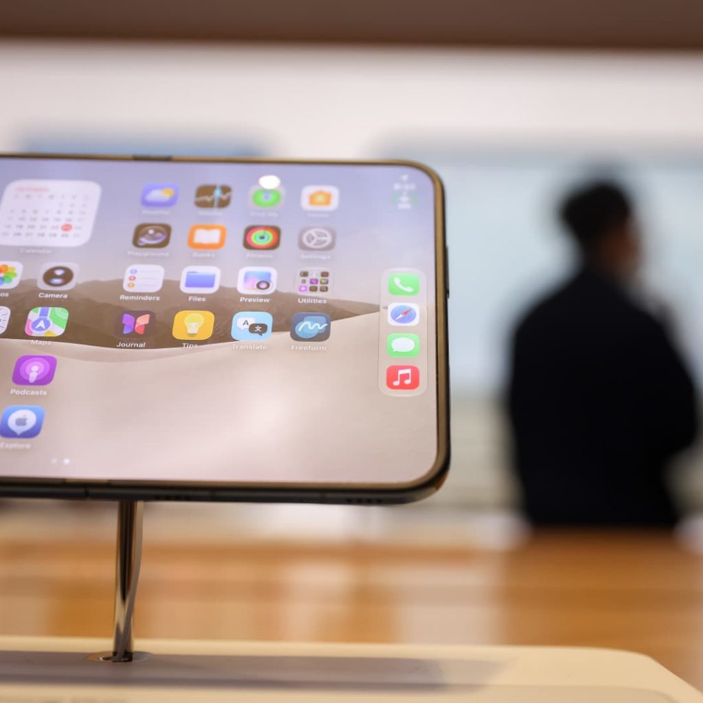 Apple responds to user reports of broken iPhone Duo screens
on new foldable phone