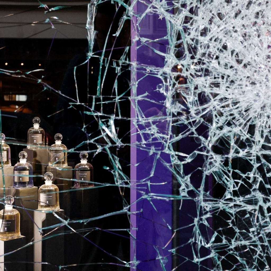 Paris left reeling as student-led protests turn
chaotic