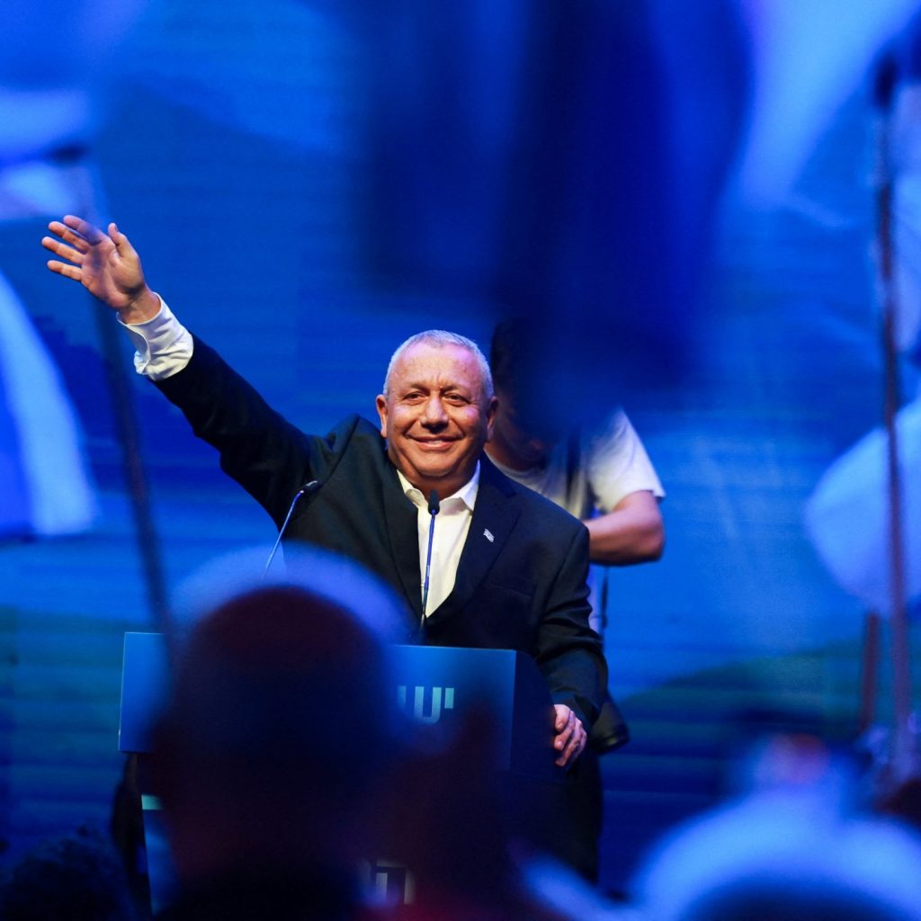 Who are the Israeli candidates trying to unseat
Netanyahu?