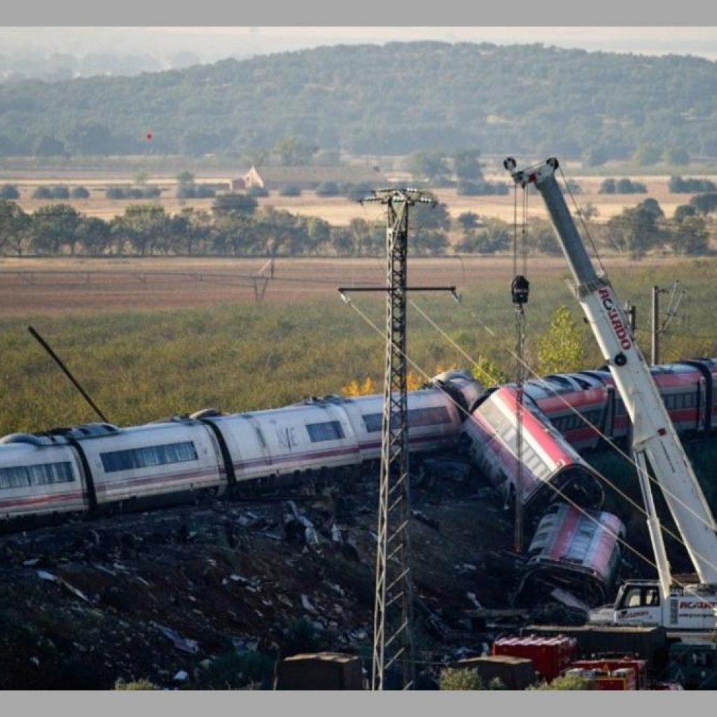 Spain train disaster clouds Sánchez chances of
re-election