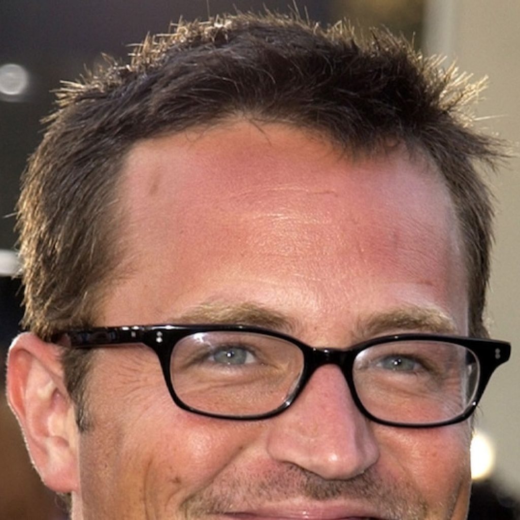 Matthew Perry Was in AA Meetings 3 Times a Day While
Making Friends